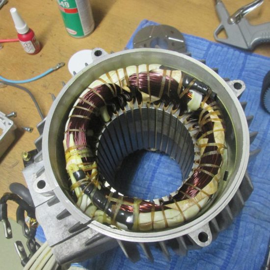 Stator im Motorengehäuse